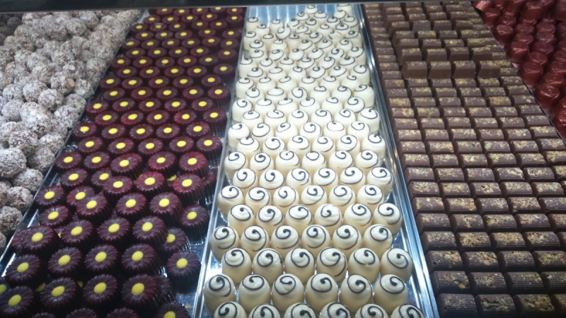 vente-CARNOULES-min_chocolates_milk_chocolate_white_chocolate_truffles_candy_food_treat_cacao-1213769